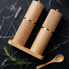 DELUXE™ Gewürzmühlen-Set „Classique" — Natur Akazienholz mit Keramikmahlwerk