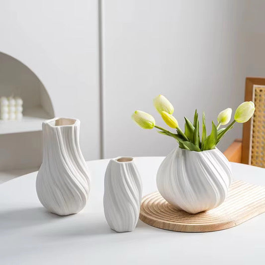 DELUXE™ Keramikvasen-Set „Wave" — Skulpturales Wellendesign in Weiß